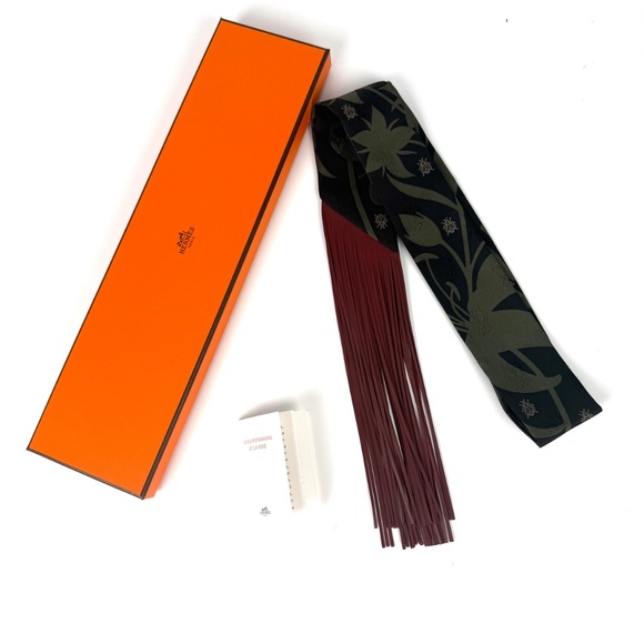 Sold on fashionreloved.com HERMES Silk Leather Rouge H Bouquet Fringed Twilly - Picture 3 of 10